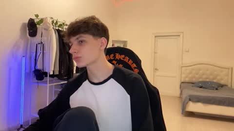 Snapshot of thomas617826 chatting on 12.04.25 Thomas Hill online show from 12.04.25