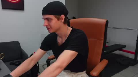 Snapshot of thomas_brons chatting on 06.20.26 THOMAS BRONS online show from 06.20.26