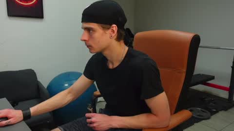 Snapshot of thomas_brons chatting on 06.22.26 THOMAS BRONS online show from 06.22.26
