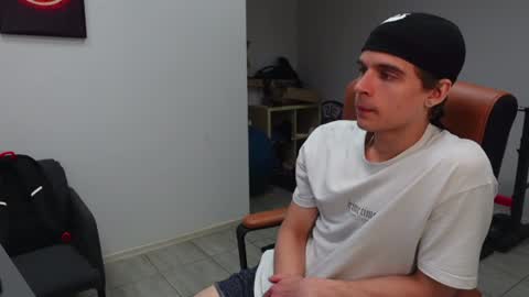 Snapshot of thomas_brons chatting on 06.25.26 THOMAS BRONS online show from 06.25.26
