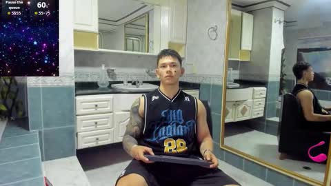 Snapshot of thomas_moon_ chatting on 10.03.25 Thomas online show from 10.03.25