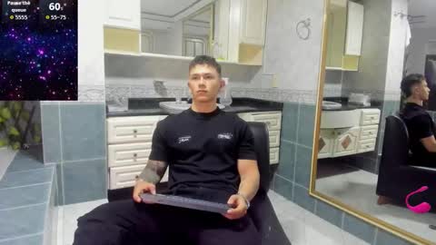 Snapshot of thomas_moon_ chatting on 10.06.25 Thomas online show from 10.06.25