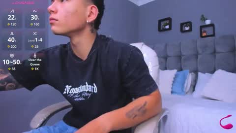 Snapshot of thomas_moon_ chatting on 11.09.25 Thomas online show from 11.09.25