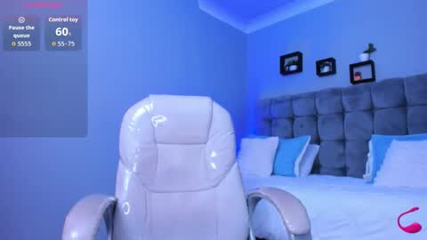 Snapshot of thomas_moon_ chatting on 11.24.25 Thomas online show from 11.24.25