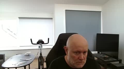 thomash32 online show from 10.18.25