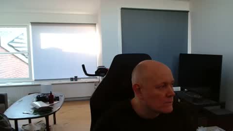 thomash32 online show from 11.17.25