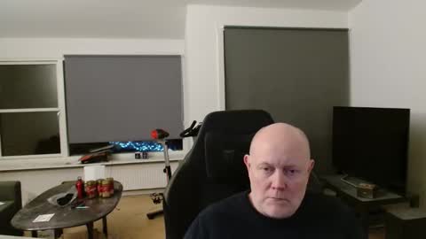 thomash32 online show from 12.13.25