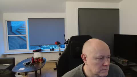 thomash32 online show from 12.22.25