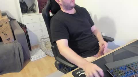 Snapshot of thommy2008 chatting on 10.07.25 thommy2008 online show from 10.07.25