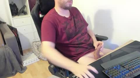 Snapshot of thommy2008 chatting on 10.12.25 thommy2008 online show from 10.12.25