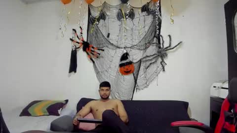 thomson_hot01 online show from 10.17.25