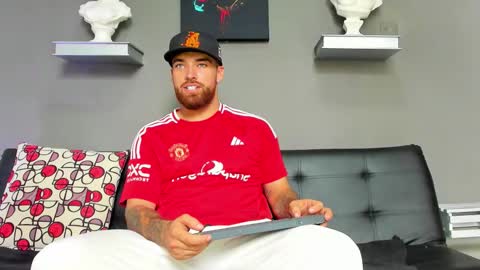 Snapshot of thor_evans chatting on 10.11.25 thor_evans online show from 10.11.25