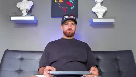 Snapshot of thor_evans chatting on 11.21.25 thor_evans online show from 11.21.25