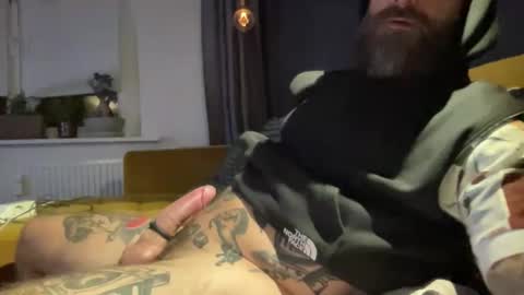 Snapshot of throatface_killah chatting on 10.11.25 throatface_killah online show from 10.11.25