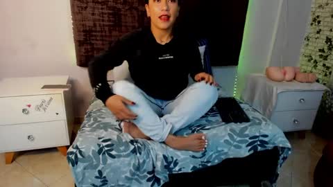thyra coral online show from 04.07.26