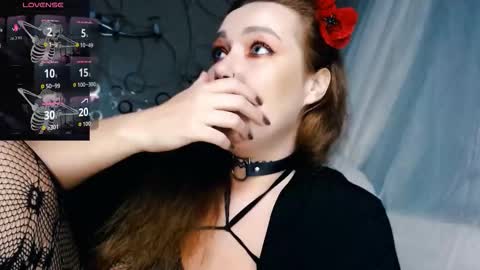 Snapshot of tia_meow chatting on 10.30.25 tiameow online show from 10.30.25