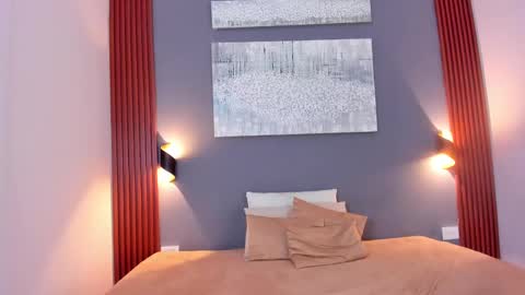 Snapshot of tiana_glow chatting on 12.02.24 tihana online show from 12.02.24