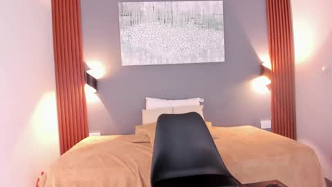 Snapshot of tiana_glow chatting on 12.04.24 tihana online show from 12.04.24