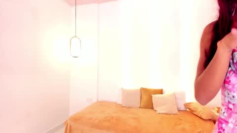 Snapshot of tiana_glow chatting on 03.05.25 tihana online show from 03.05.25