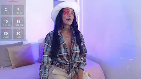 Snapshot of tiana_glow chatting on 10.14.25 tihana online show from 10.14.25