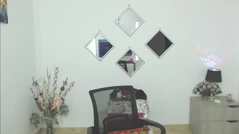 Snapshot of tiara_mature chatting on 12.04.24 GOOD MOMMY online show from 12.04.24