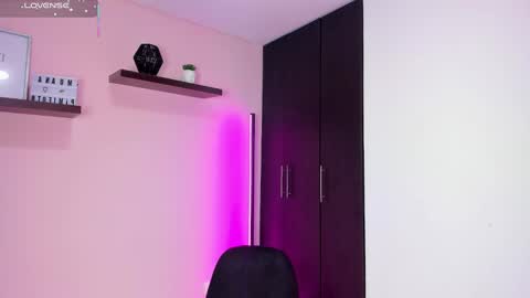 Snapshot of tifanyhills chatting on 09.24.25 Tifany online show from 09.24.25