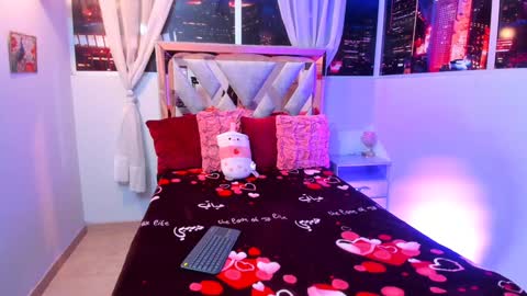 tiffany_sander online show from 02.04.25