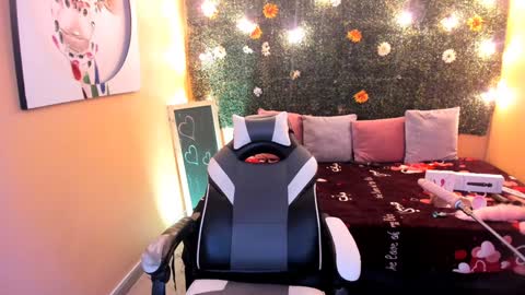 tiffany_sander online show from 02.06.25