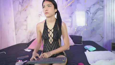 tiffany_yi online show from 06.01.26