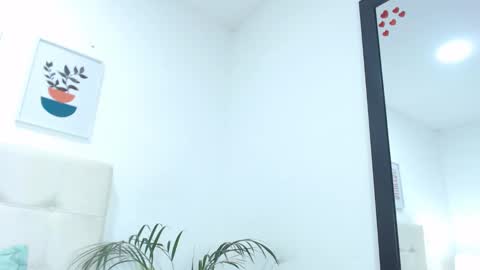 Snapshot of tiffanyfox_1 chatting on 02.25.25 Tifanny Fox online show from 02.25.25