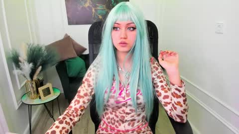 tiffanyyoun online show from 04.05.26