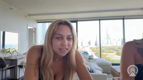 Tiffstreatsxoxo online show from 09.22.25