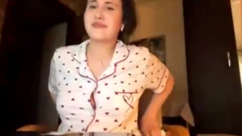 Snapshot of tildaaltshuler chatting on 06.16.26 Emma online show from 06.16.26