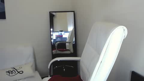 Tilly online show from 01.03.25