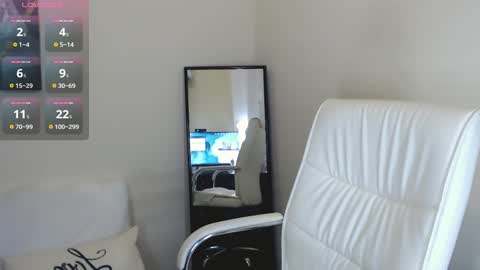 Tilly online show from 01.12.25