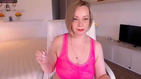 Tilly online show from 10.10.25