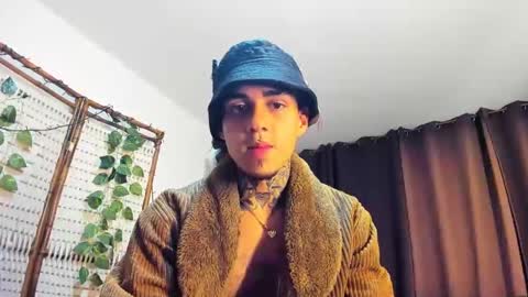 Snapshot of timewith_sebas chatting on 01.27.25 salem online show from 01.27.25