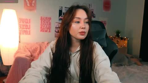 Snapshot of timewithout chatting on 01.11.26 Mia online show from 01.11.26