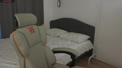 Mia online show from 03.30.26