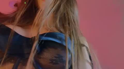 Snapshot of tina_akira chatting on 10.23.25 Helen online show from 10.23.25