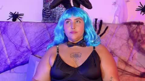 Snapshot of tinacurv chatting on 10.30.25 tinacurv online show from 10.30.25