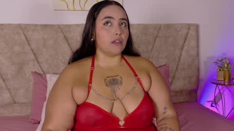 Snapshot of tinacurv chatting on 11.19.25 tinacurv online show from 11.19.25