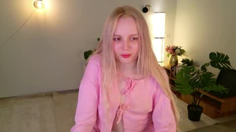 tinasiner online show from 04.19.26