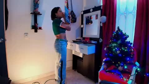 I AM BELLA  ----------- follow my  IG  TINNS 69 online show from 12.24.24