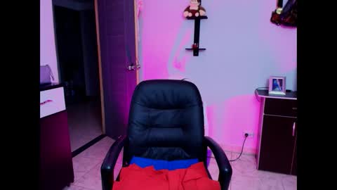 I AM BELLA  ----------- follow my  IG  TINNS 69 online show from 01.23.25