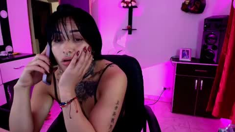 I AM BELLA  ----------- follow my  IG  TINNS 69 online show from 01.24.25