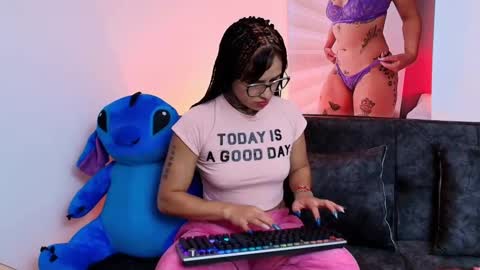 I AM BELLA  ----------- follow my  IG  TINNS 69 online show from 02.13.25