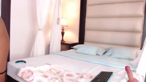 Snapshot of tinnataylor chatting on 10.10.25 Tina online show from 10.10.25