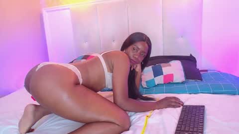 Snapshot of tinnataylor chatting on 10.14.25 Tina online show from 10.14.25