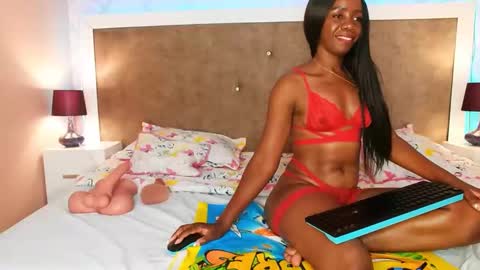 Snapshot of tinnataylor chatting on 11.19.25 Tina online show from 11.19.25